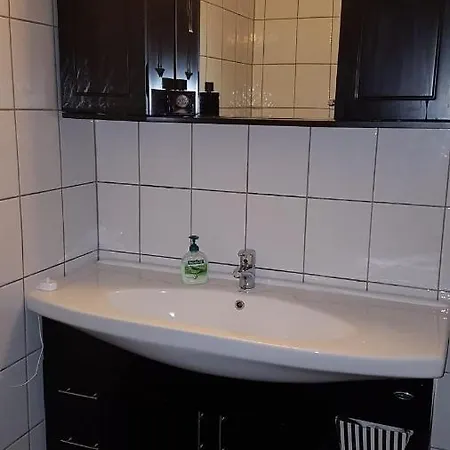 Between Fjord Og Glacier