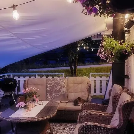 Between Fjord Og Glacier