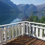 Between Fjord Og Glacier * Ålfoten