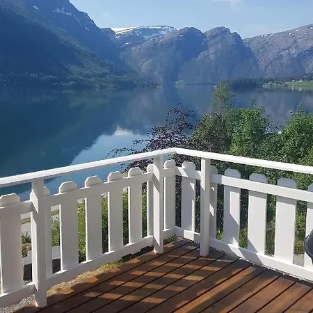 Between Fjord Og Glacier * Ålfoten